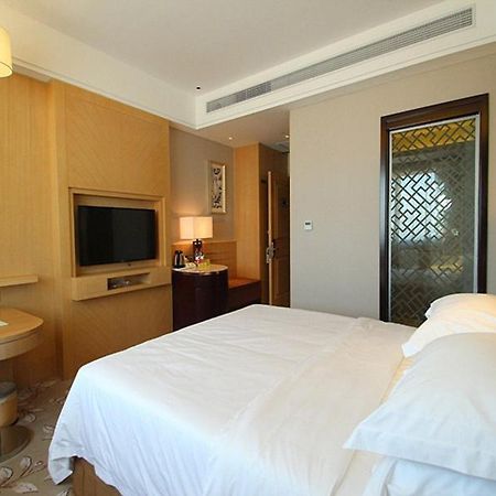 Vienna Hotel Waigaoqiao Шанхай Екстер'єр фото